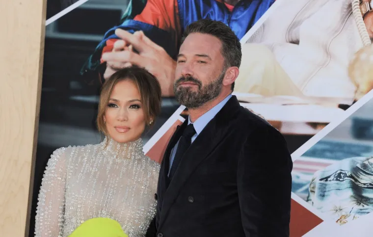 J.Lo i Ben Affleck slave prvu godišnjicu braka: Sudeći po izrazima njegova lica, on je najtužniji suprug na svijetu