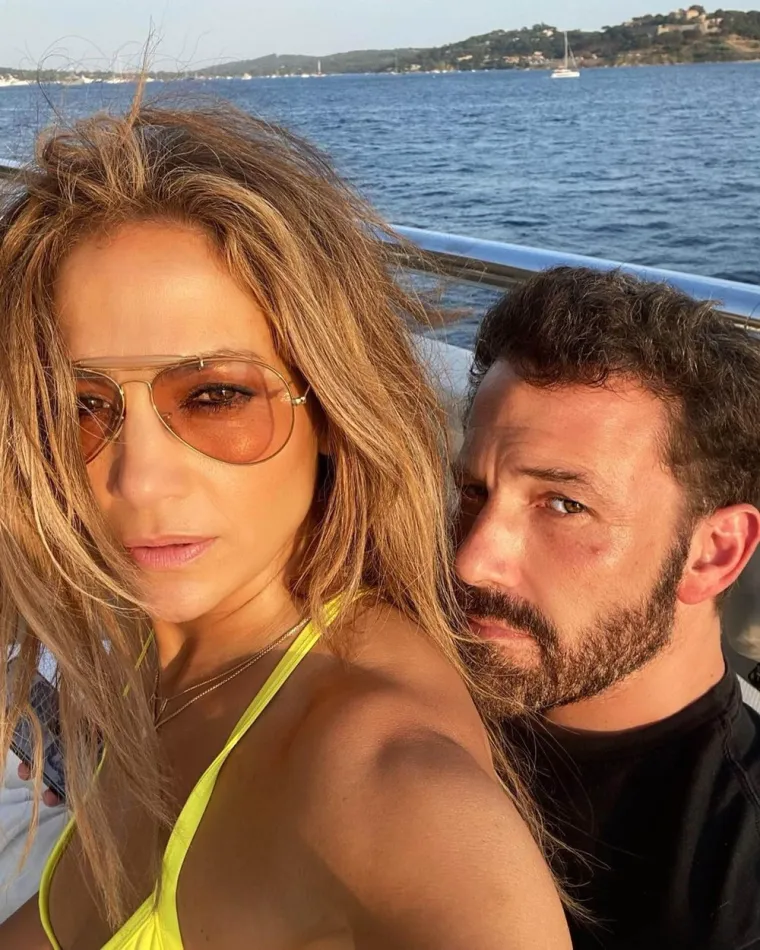 J.Lo i Ben Affleck slave prvu godi&scaron;njicu braka: Sudeći po izrazima njegova lica, on je najtužniji suprug na svijetu