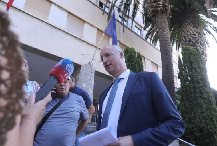 Pogledajte mjesta u Splitu za koja je stigla dojava da su postavljene bombe. A gradonačelnik Puljak vratio se na posao