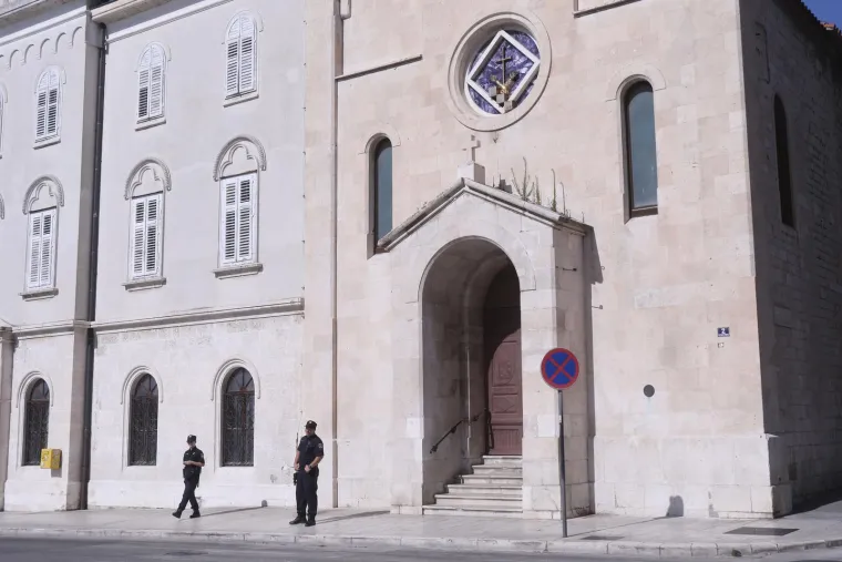 Pogledajte mjesta u Splitu za koja je stigla dojava da su postavljene bombe. A gradonačelnik Puljak vratio se na posao