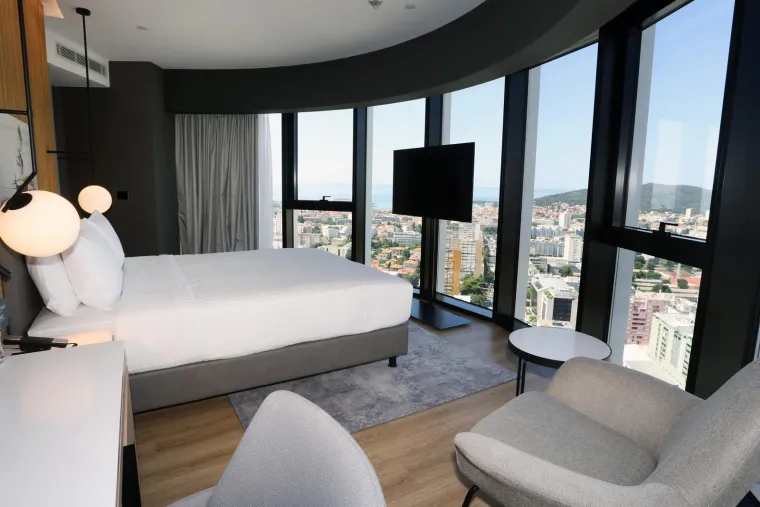 Ovo je novootvoreni hotel u najvišem neboderu u Hrvatskoj! Zavirite unutra