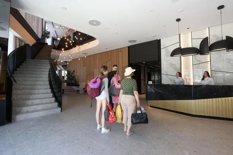 Ovo je novootvoreni hotel u najvišem neboderu u Hrvatskoj! Zavirite unutra
