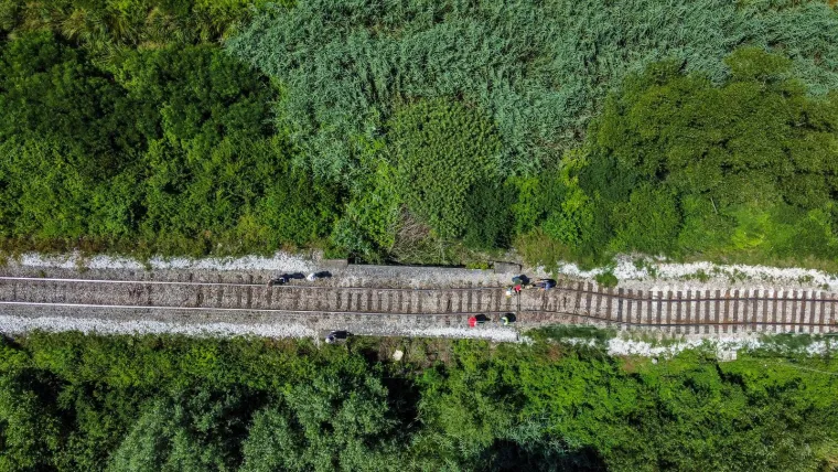  POGLED IZ ZRAKA - Velika Ludina: Oštećene tračnice zbog velikih vrućina na mjestu nesreće teretnog vlaka 