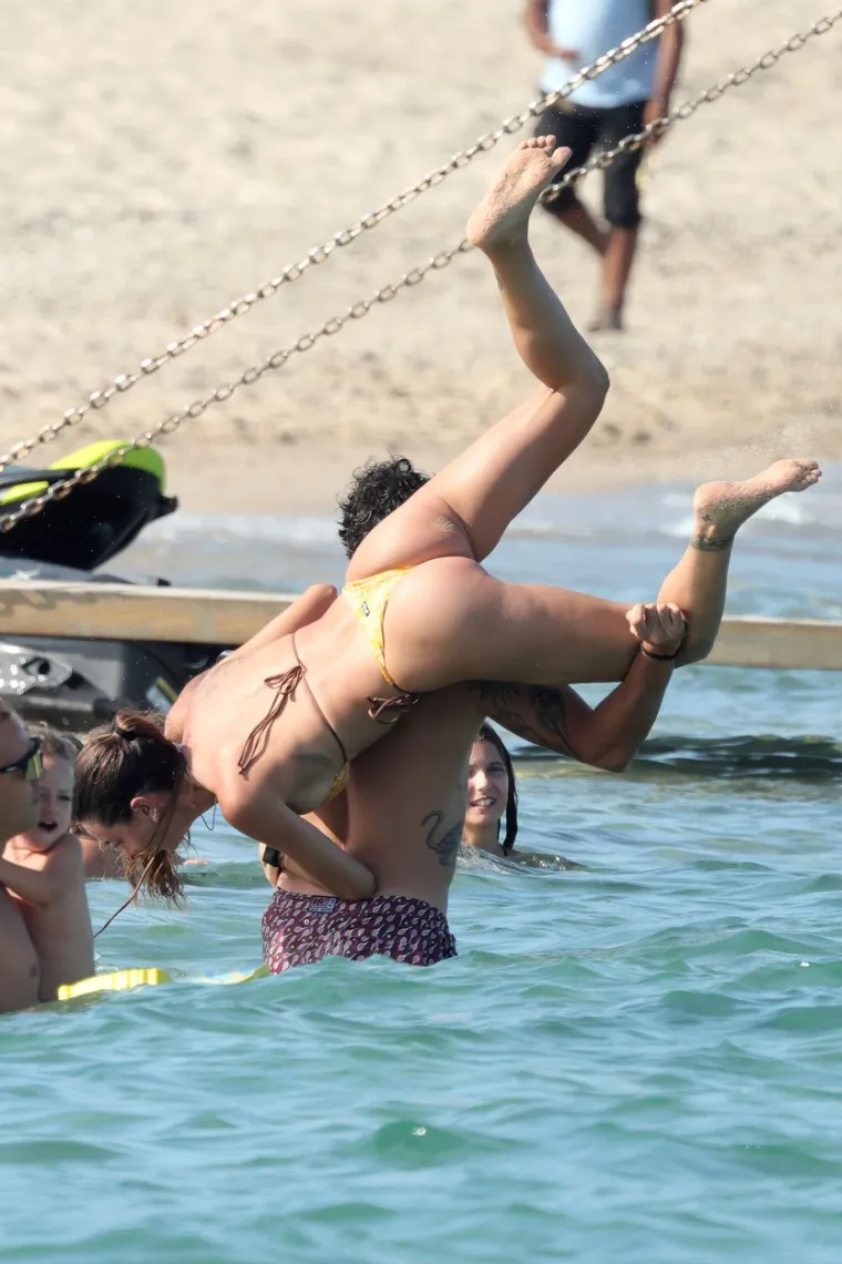 Ona će vam jo&scaron; dodatni podići temperaturu: U provokativnoj pozi gaćice nisu uspjele sakriti njenu malu tetovažu