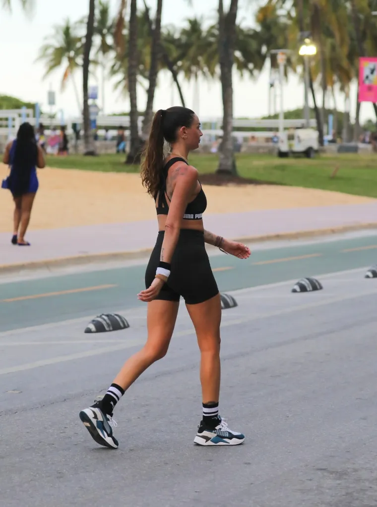 Ona će vam jo&scaron; dodatni podići temperaturu: U provokativnoj pozi gaćice nisu uspjele sakriti njenu malu tetovažu