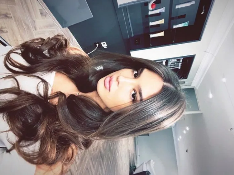 Razmažena kći najpopularnijeg kafanskog pjevača nedavno pobjegla iz kafića  ne plativ&scaron;i račun, a sada naslikava svoj luksuz bez imalo srama