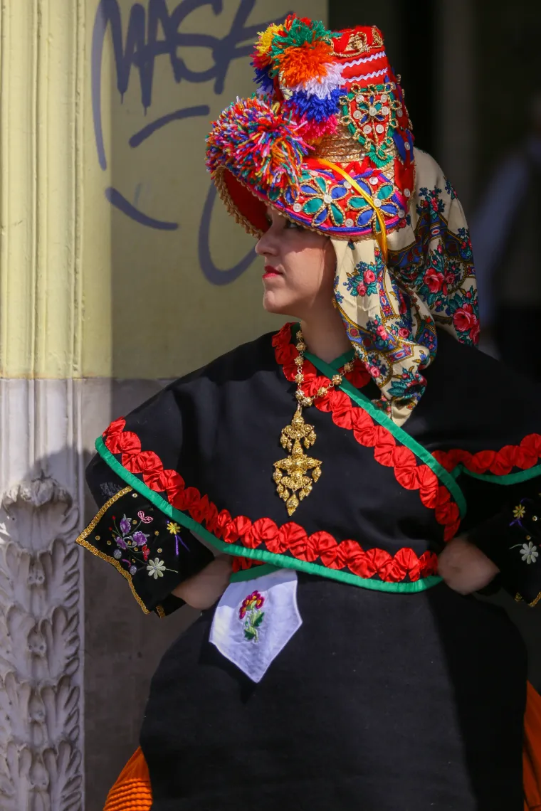 Kakve boje, koji pokreti, zagrebački trgovi danas pršte od dobre energije! Folkloraši su digli grad na noge!