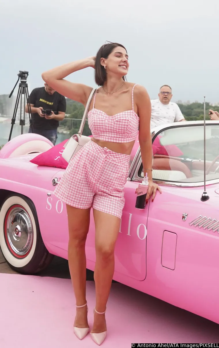 Veliki gaf poznate manekenke: Isfurala minijaturnu haljinu pa pokazala međunožje - sijevnule tigraste gaćice