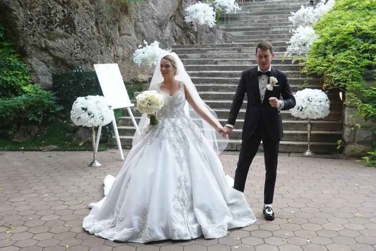 Udala se poznata srpska pjevačica nakon dvije odgode vjenčanja: Pogledajte tko je sve bio među uzvanicima