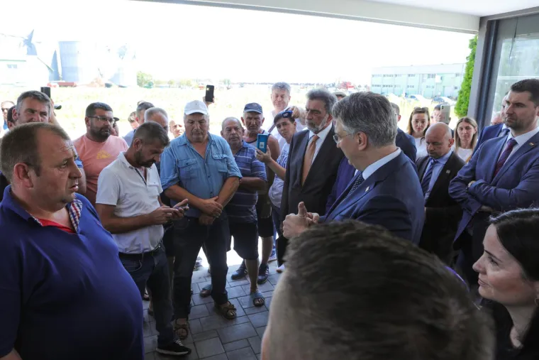 Plenković se spustio među stočare, oni ga verbalno napali: Premijerovo lice dovoljno govori koliko mu je neugodno bilo