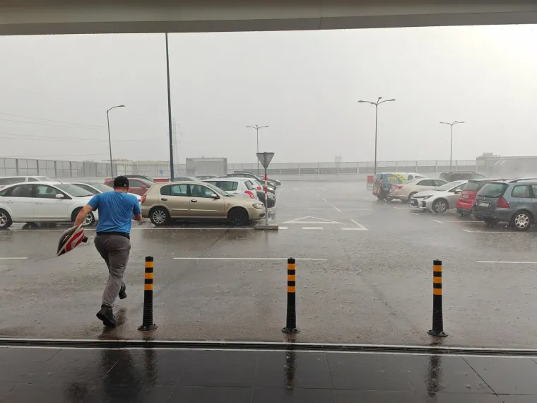 Snimljen dolazak oluje u Zagreb: Pogledajte kako je izgledao prijeteći oblak koji se bliži metropoli