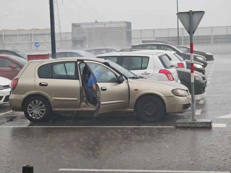 Snimljen dolazak oluje u Zagreb: Pogledajte kako je izgledao prijeteći oblak koji se bliži metropoli