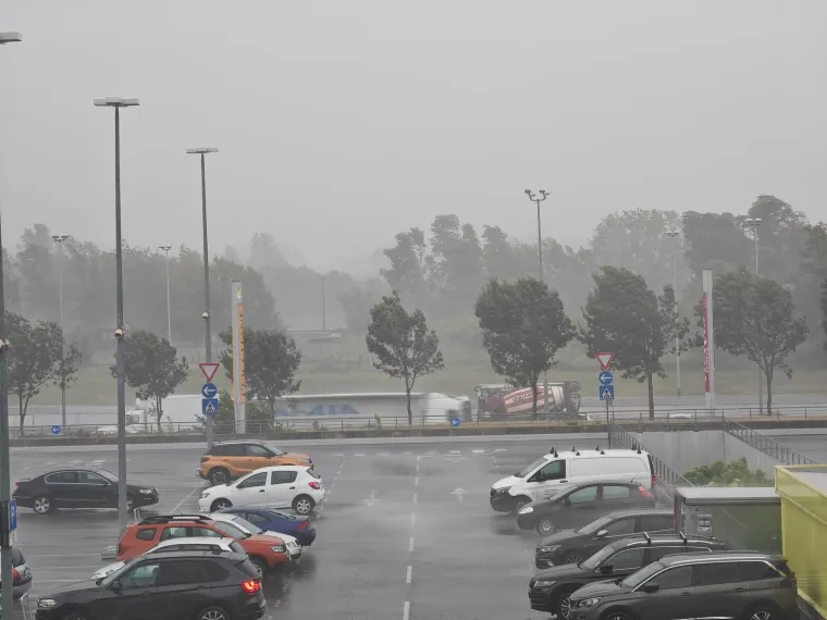 Snimljen dolazak oluje u Zagreb: Pogledajte kako je izgledao prijeteći oblak koji se bliži metropoli