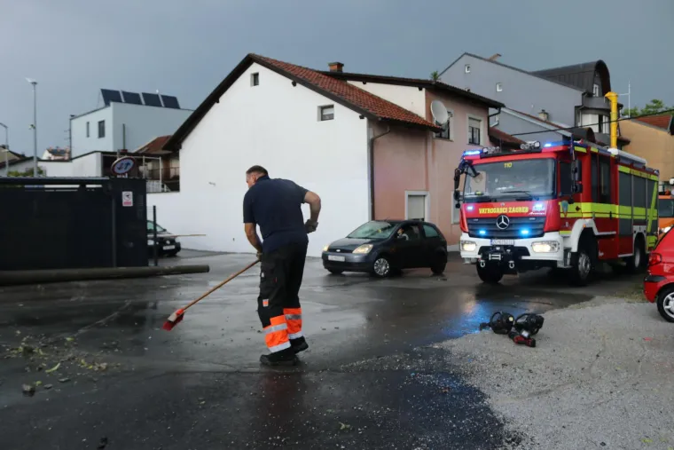 Snimljen dolazak oluje u Zagreb: Pogledajte kako je izgledao prijeteći oblak koji se bliži metropoli