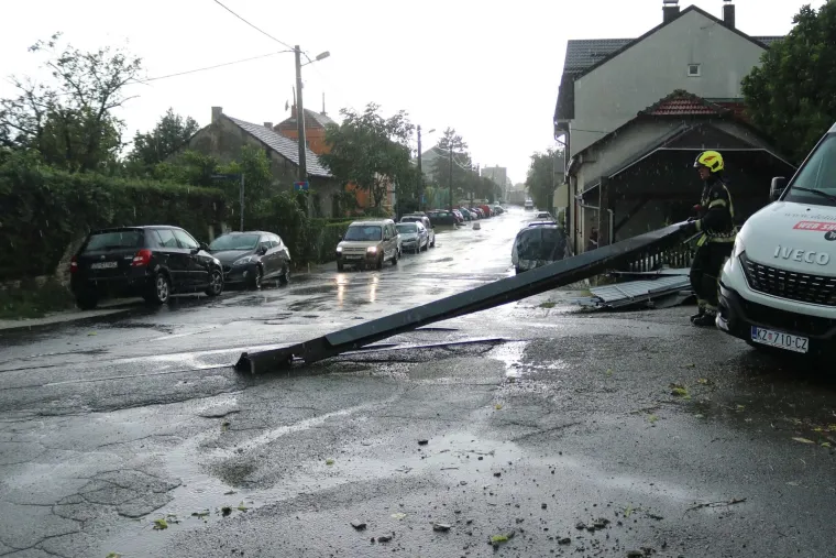 Snimljen dolazak oluje u Zagreb: Pogledajte kako je izgledao prijeteći oblak koji se bliži metropoli