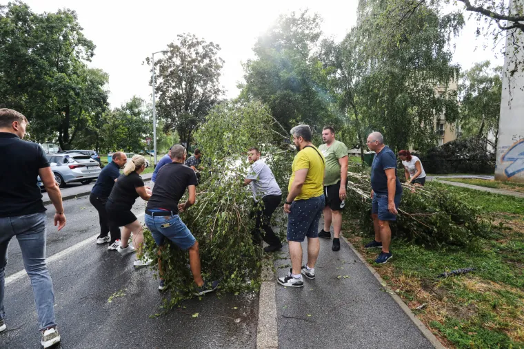 Novo nevrijeme u Zagrebu popraćeno jakim vjetrom i ki&scaron;om