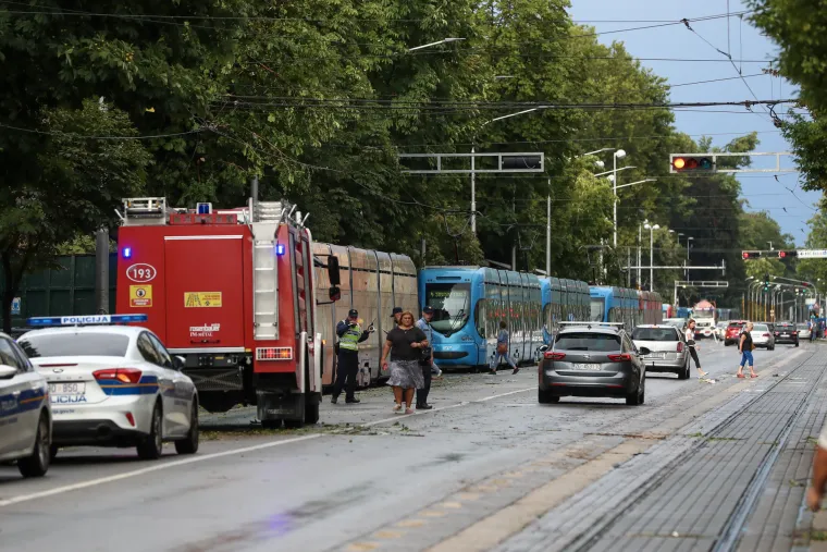 Novo nevrijeme u Zagrebu popraćeno jakim vjetrom i ki&scaron;om