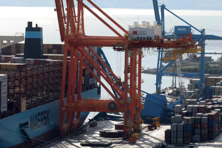 Pogledajte posljedice oluje u Zagrebu i Rijeci, vatrogasci imaju pune ruke posla, a &scaron;teta će se dugo zbrajati