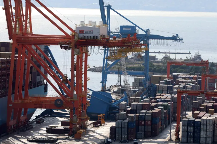 Pogledajte posljedice oluje u Zagrebu i Rijeci, vatrogasci imaju pune ruke posla, a &scaron;teta će se dugo zbrajati