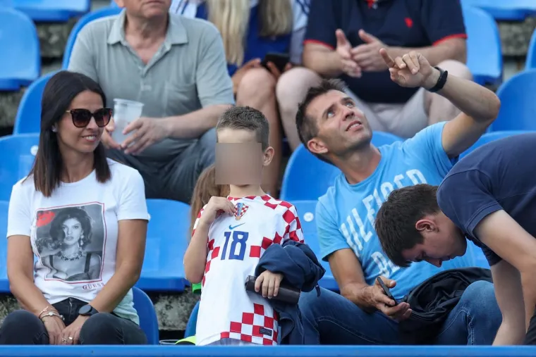 Helikopter iznad Maksimira privlačio pažnju: Dinamo uoči derbija dobio priznanje HNS-a