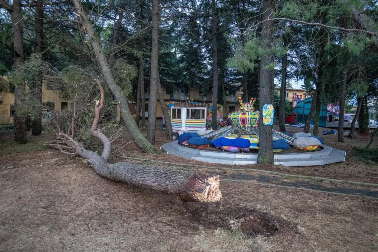 Traga se za muškarcem nestalim u moru, autokamp Sirena je devastiran, a i u gradu su scene nezamislive