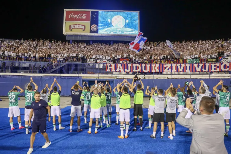 Dinamovci uni&scaron;teni, hajdukovci u sedmom nebu: Pogledajte kako je bilo u Maksimiru nakon &scaron;okantnog raspleta u prvom derbiju sezone