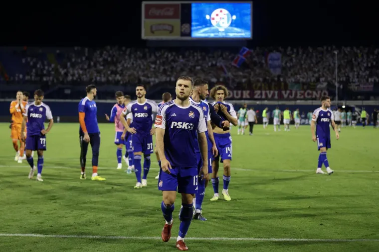 Dinamovci uni&scaron;teni, hajdukovci u sedmom nebu: Pogledajte kako je bilo u Maksimiru nakon &scaron;okantnog raspleta u prvom derbiju sezone