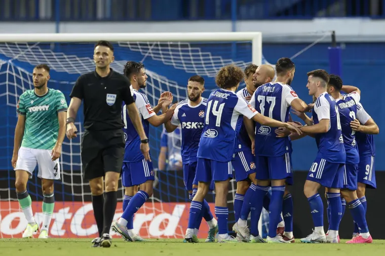 Dinamovci uni&scaron;teni, hajdukovci u sedmom nebu: Pogledajte kako je bilo u Maksimiru nakon &scaron;okantnog raspleta u prvom derbiju sezone