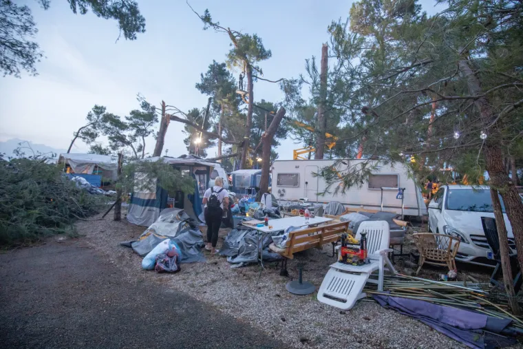 Prepolovljena kampica, deseci iščupanih stabala. Ovako je izgledao Novigrad nakon nevremena