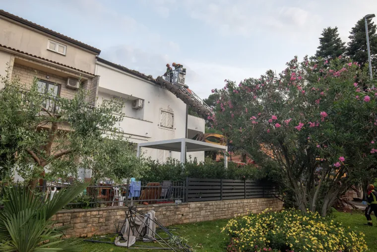 Prepolovljena kampica, deseci i&scaron;čupanih stabala. Ovako je izgledao Novigrad nakon nevremena