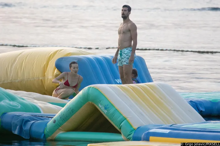 Novak Đoković i Jelena se totalno opustili u Dubrovniku: Pred djecom su razmjenjivali nježnosti