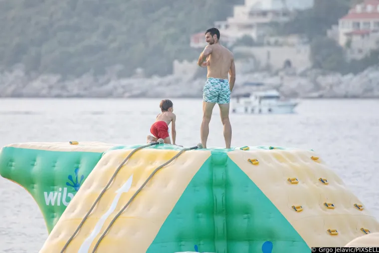 Novak Đoković i Jelena se totalno opustili u Dubrovniku: Pred djecom su razmjenjivali nježnosti