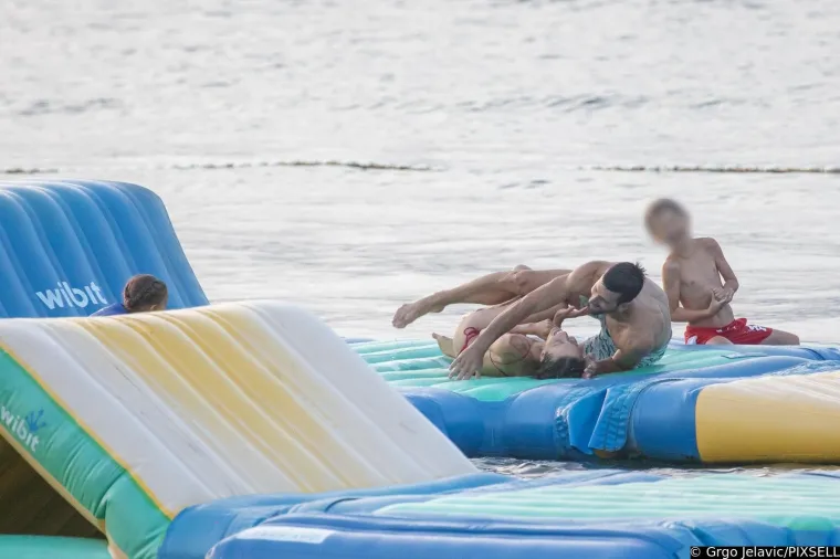 Novak Đoković i Jelena se totalno opustili u Dubrovniku: Pred djecom su razmjenjivali nježnosti