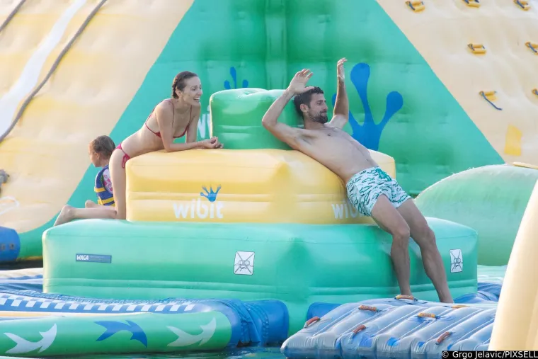 Novak Đoković i Jelena se totalno opustili u Dubrovniku: Pred djecom su razmjenjivali nježnosti