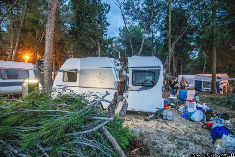 Kamp Sirena kod Novigrada nakon razorne oluje izgleda poput scenografije za film strave i užasa: 'Bilo je opasno...'