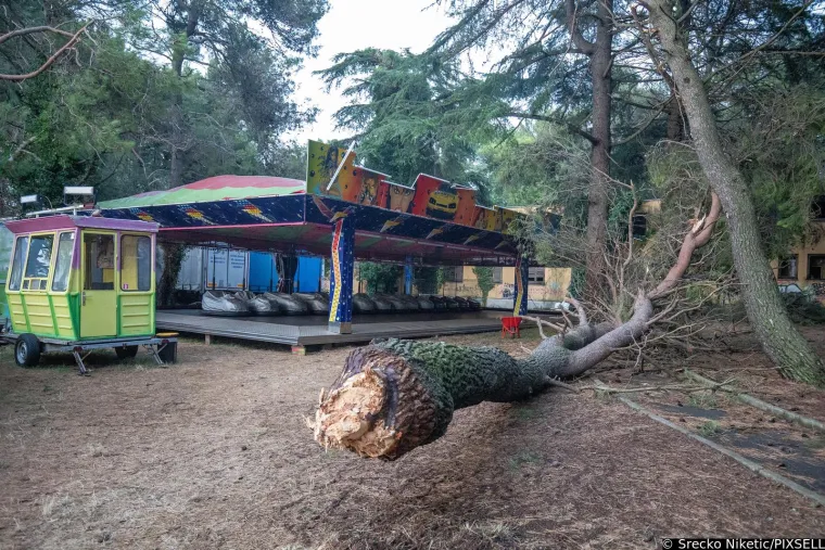 Kamp Sirena kod Novigrada nakon razorne oluje izgleda poput scenografije za film strave i užasa: 'Bilo je opasno...'