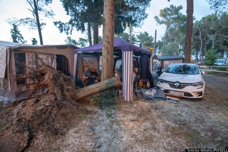 Kamp Sirena kod Novigrada nakon razorne oluje izgleda poput scenografije za film strave i užasa: 'Bilo je opasno...'