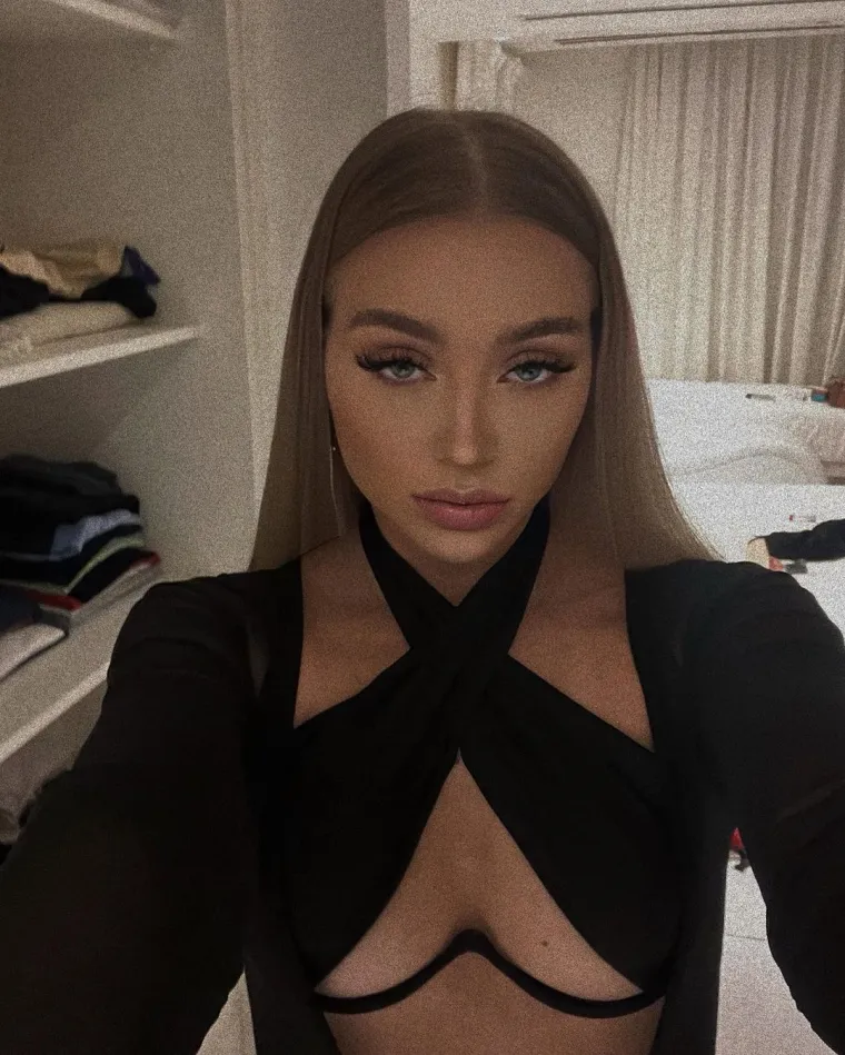 Mlada ko&scaron;arka&scaron;ica ispunjava fantazije: 'Ako voli&scaron; veliku stražnjicu, ja sam idealna za tebe...'