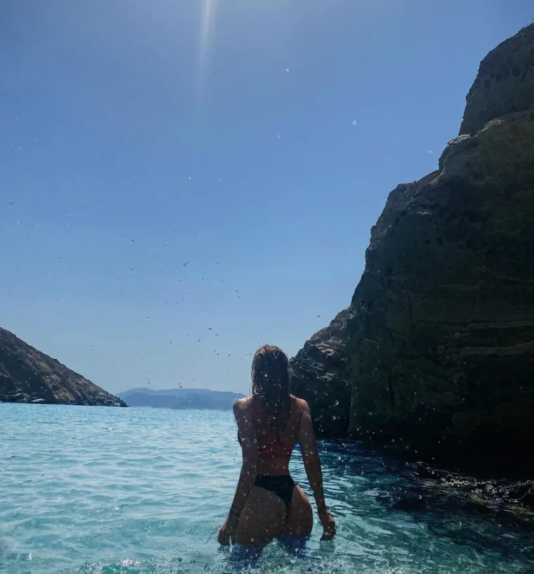 Mlada ko&scaron;arka&scaron;ica ispunjava fantazije: 'Ako voli&scaron; veliku stražnjicu, ja sam idealna za tebe...'