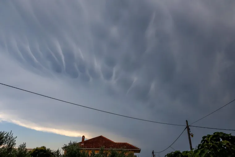 Nestvarni prizori na nebu iznad Zadra: Znate li kakva je ovo pojava? Rijetki su, a pojavljuju se prije ili nakon oluje
