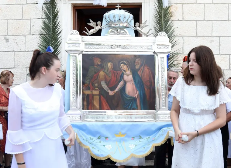 Gospa od Karmela vratila se brodicom u svoje svetište, a pratili su je i kupači. Znate li legendu?