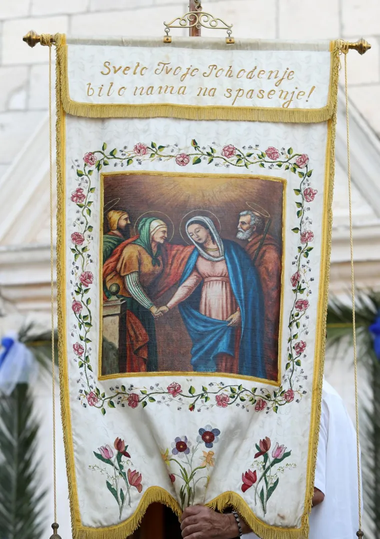 Gospa od Karmela vratila se brodicom u svoje svetište, a pratili su je i kupači. Znate li legendu?