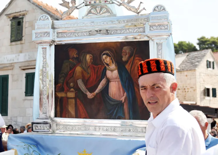 Gospa od Karmela vratila se brodicom u svoje svetište, a pratili su je i kupači. Znate li legendu?