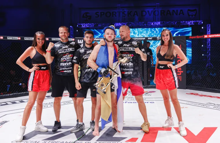 Pažnju su na MMA spektaklu u Bugojnu privlačile i atraktivne ring djevojke