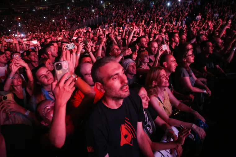 Depeche Mode u spektakularnom nastupu podigao zagrebačku Arenu na noge! Na pozornici proslavili i rođendan