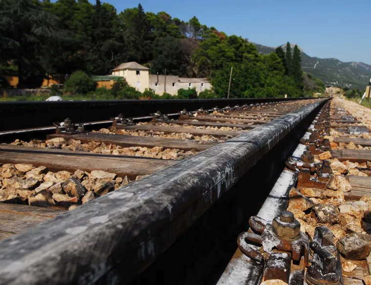 Pro&scaron;lo je 14 godina od najstra&scaron;nije željezničke nesreće u povijesti Hrvatske. Vlak je strugao po stijenama, 'otvorio se pravi pakao'