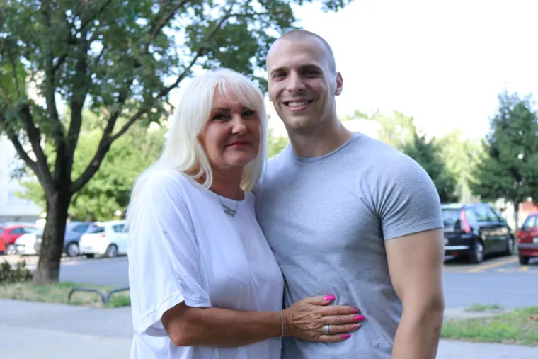 On se, inače, toga dana slučajno zatekao na Srednjacima. Vidjev&scaron;i ženu koja se grčevito drži za prometni znak, nije se dvoumio ni sekunde. "Rekao bih da je bilo normalno da svi reagiramo i pomažemo jedni drugima", kaže.