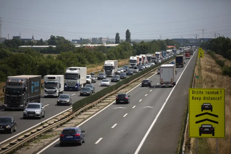 Pogledajte kilometarske kolone pred naplatnom postajom Lučko