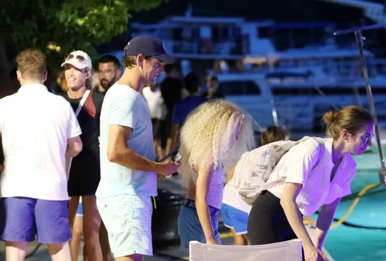 Nakon Novaka Đokovića, u Hrvatsku stigao i Roger Federer. Odmah ga okružili fanovi, on spremno pozirao i dijelio autograme