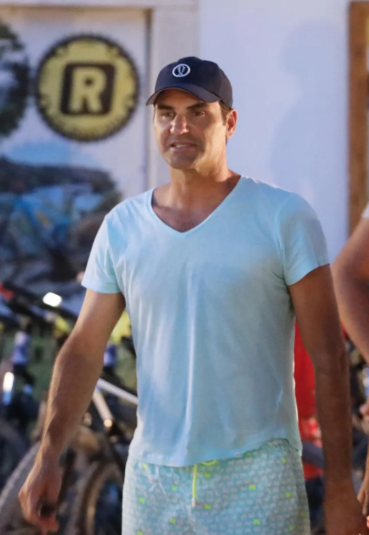 Nakon Novaka Đokovića, u Hrvatsku stigao i Roger Federer. Odmah ga okružili fanovi, on spremno pozirao i dijelio autograme